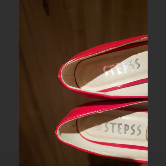 Red Heels - Picture 3 of 4